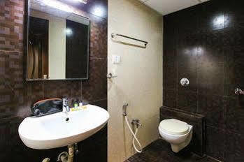 Zo Majestic Railway Station 3*